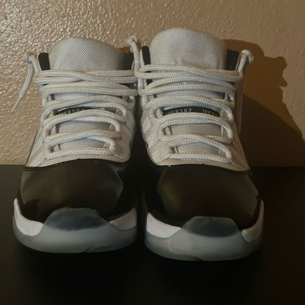 Jordan Black N White Concords